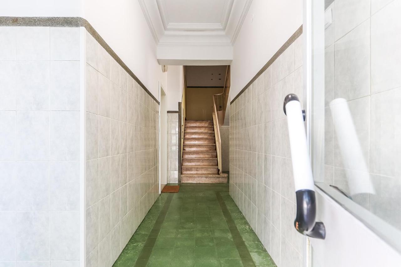 Vita Portucale ! Moscavide Casa Branca W/ Terrace Lissabon Exterior foto