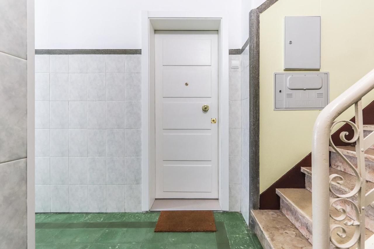 Vita Portucale ! Moscavide Casa Branca W/ Terrace Lissabon Exterior foto